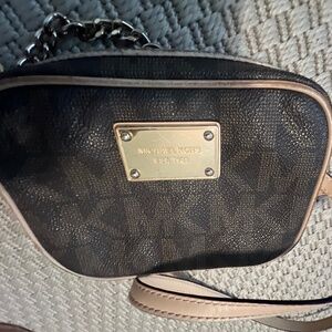 Michael Kors Jet Set Monogram Crossbody Bag Gold Logo Plate & Chain